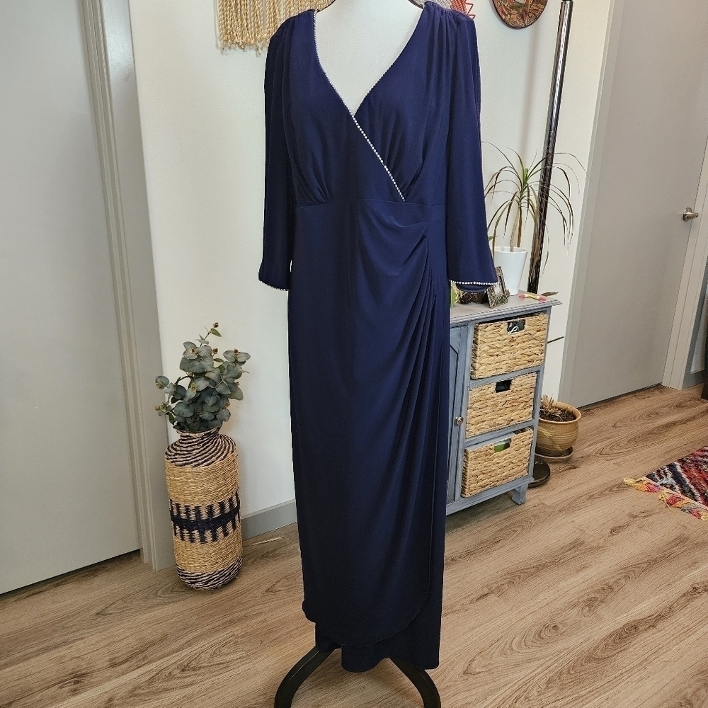Alex Evenings Woman Navy Surplice long Maxi gown dress Size 14W stretch